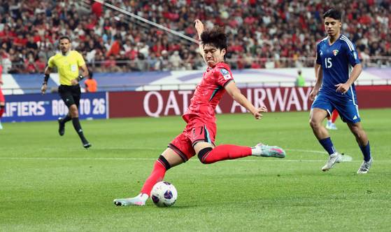 쿠웨이트전에서 왼쪽 측면을 지배한 배준호(가운데). 연합뉴스