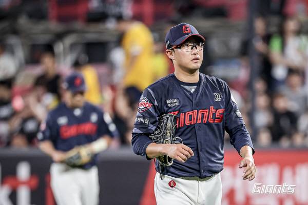 최근 부진에 빠진 롯데 선발 박세웅이 1군 엔트리에서 말소됐다. 사진은 지난 11일 KT전에서 마운드에서 내려가는 박세웅. 롯데 자이언츠 제공