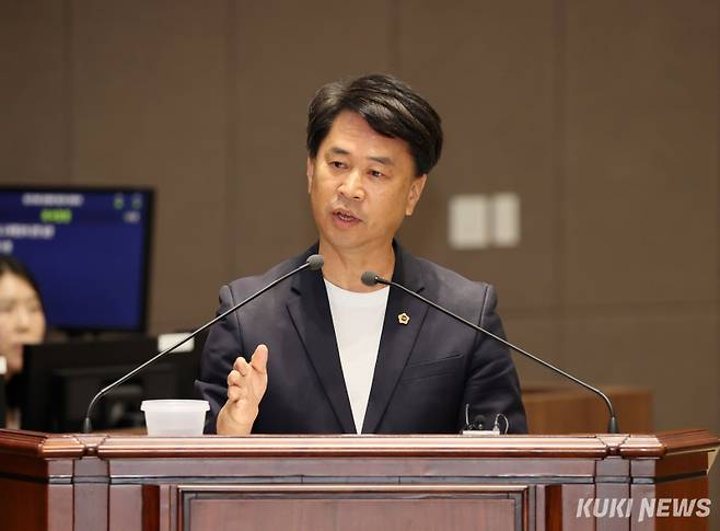 충남도의회 이상근 의원은 11일 열린 제359회 정례회 제2차 본회의 도정질문에서 충남형 도시리브투게더 사업의 실효성과 내포신도시 핵심 현안사업 지연 문제를 지적하며 도민 체감형 대책 마련을 촉구했다.&nbsp;