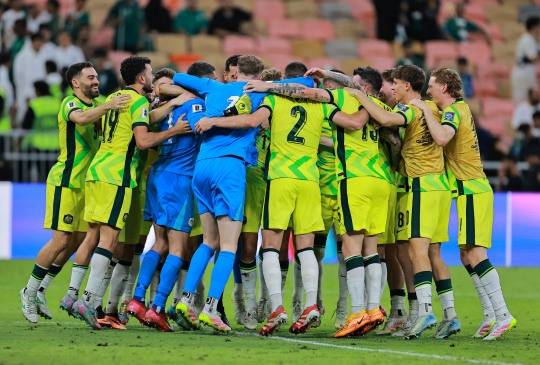 북중미 월드컵 본선 진출 확정 후 기쁨을 나누는 호주 선수들. 사진[로이터=연합뉴스]