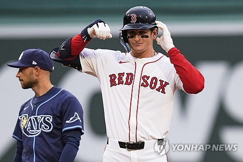 데뷔 첫 안타를 날린 로만 앤서니. 사진[AP=연합뉴스]