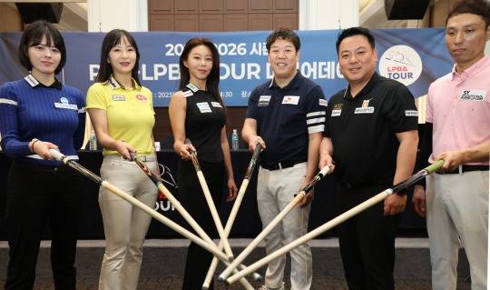 기념촬영하는 미디어데이 선수들. 사진[연합뉴스]