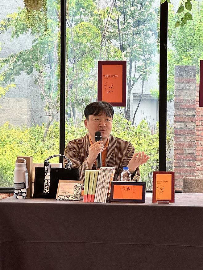 파크로쉬 북토크 프로그램의 오은 작가 / 사진=권효정 여행+ 기자