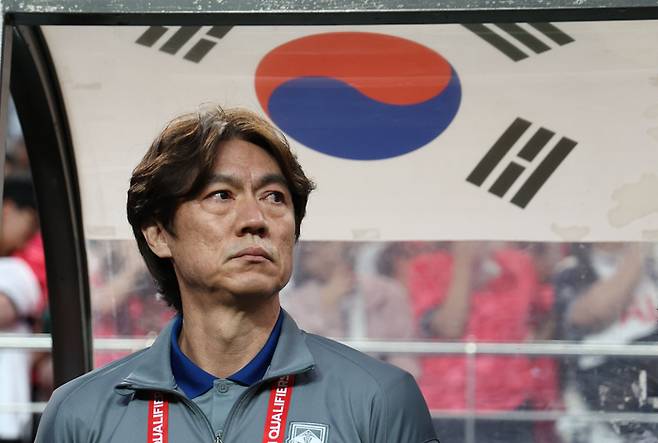 10일 서울월드컵경기장에서 열린 2026 북중미 월드컵 아시아 3차 예선 최종전 한국과 쿠웨이트의 경기. 홍명보 감독이 경기 시작을 기다리고 있다. 연합뉴스