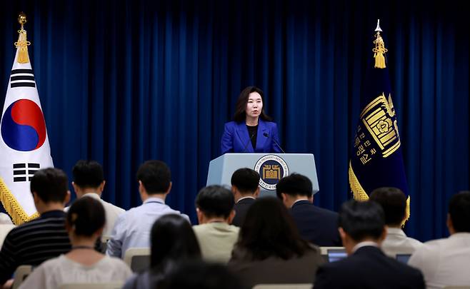 강유정 대통령실 대변인이 11일 서울 용산 대통령실 청사에서 현안 브리핑을 하고 있다. [연합뉴스]