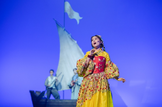 국립창극단 창극 ‘베니스의 상인들’에서 기지를 발휘해 주인공 안토니오를 구하는 포샤(민은경). 국립창극단