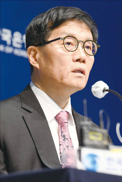 이창용 한은 총재는 원화 기반 스테이블코인 도입을 검토해볼 수 있다고 밝혔다. (연합뉴스)