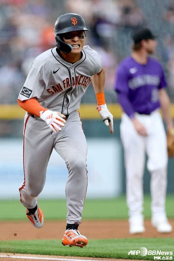 이정후가 홈으로 들어오고 있다. 사진(美 덴버)=ⓒAFPBBNews = News1