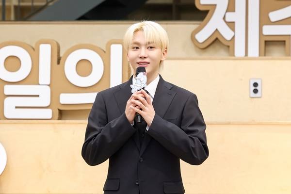 11일 소속사 플레디스 엔터테인먼트에 따르면 승관은 이날 제주의 소중한 유산을 지키는 데 써달라며 국가유산청 및 문화유산국민신탁에 2000만 원을 쾌척했다. 기부금은 지난 4월 유네스코 세계기록유산에 등재된 제주4·3기록물 보존 처리에 사용된다.