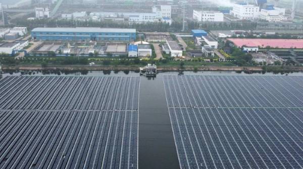 중국 톈진에 위치한 대규모 태양광에너지 시설 전경 /사진=중국 신화통신
