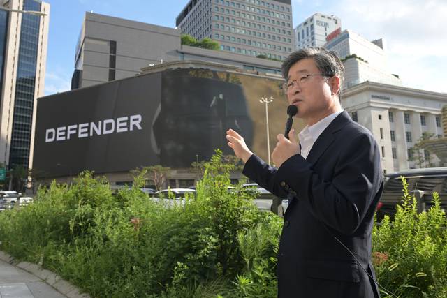 김길성 서울 중구청장이 명동스퀘어에 대해 설명하고 있다.중구청 제공