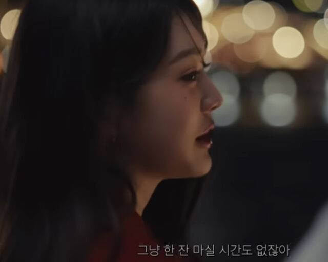 장원영이 박정민과 광고에서 연기 호흡을 맞춰 눈길을 끌고 있다. / 짐빔 하이볼 광고