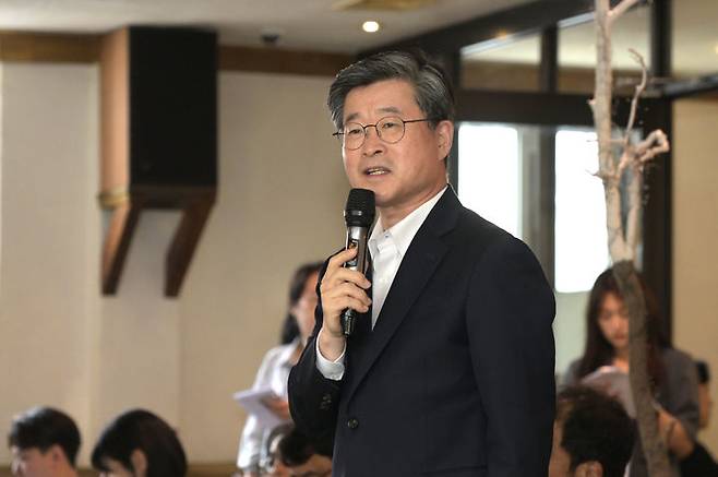 [서울=뉴시스] 김길성 중구청장이 지난 10일 기자 간담회에서 3년간 추진해 온 사업에 대해 설명하고 있다. 2025.06.11 (사진 제공=중구청) photo@newsis.com *재판매 및 DB 금지