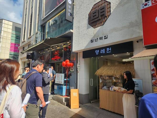 [서울=뉴시스] 고가혜 기자=지난 10일 중구 투어패스를 체험하는 서울시 출입기자단. 2025.06.11 gahye_k@newsis.com  *재판매 및 DB 금지