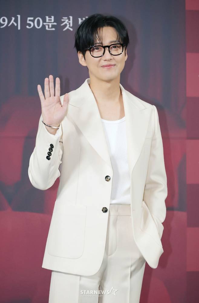 배우 남궁민이 10일 오후 서울 CGV용산아이파크몰에서 진행된 SBS금토드라마 '우리영화' 제작발표회에 참석해 포즈를 취하고 있다.  다음이 없는 영화 감독 ‘제하’와 오늘이 마지막인 배우 ‘다음’의 내일로 미룰 수 없는 사랑 이야기 '우리영화'는 오는 13일 첫 방송된다. /2025.06.10 /사진=이동훈 photoguy@