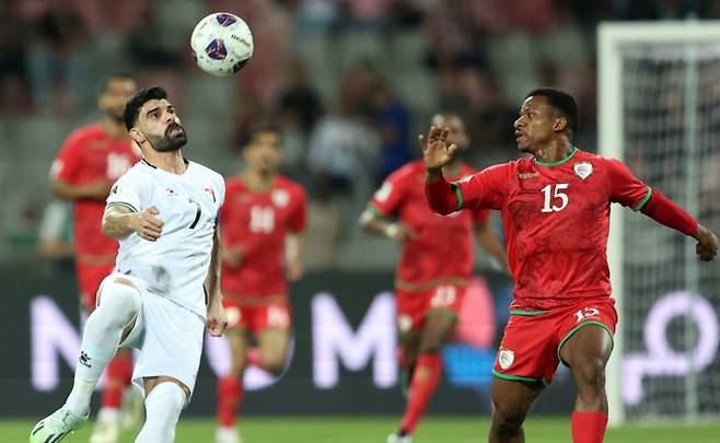 2026 국제축구연맹(FIFA) 북중미 월드컵 아시아 3차 예선 B조 최종전 팔레스타인(흰색)과 오만의 경기 모습. /사진=아시아축구연맹(AFC) 제공