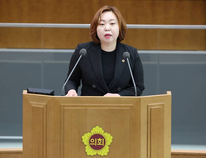 전자영 경기도의원이 12일 오전 도의회 제384회 정례회 제2차 본회의 5분발언을 하고 있다. 사진=경기도의회