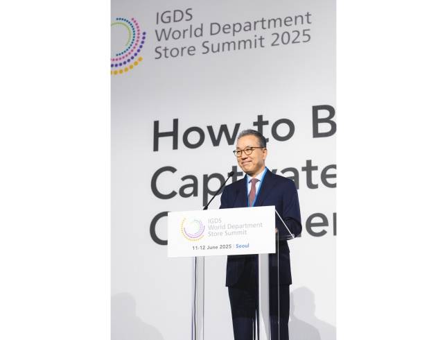 정준호 롯데백화점 대표가 지난 11일 서울 중구 롯데호텔 서울에서 열린 제16회 IGDS WDSS 2025 개회식에서 개회사를 하고 있다. / 사진=롯데쇼핑