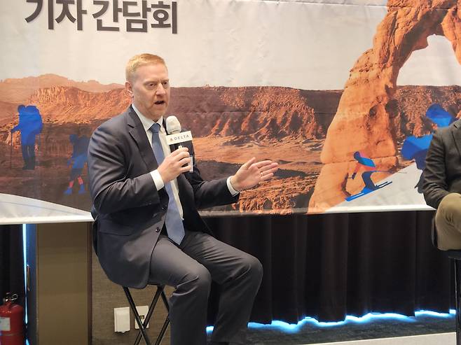 제프 무마우 델타항공 아시아 태평양 부사장이 12일 코트야드 바이 메리어트 남대문 서울에서 열린 기자간담회에서 답변을 하고 있다./사진=도다솔 기자