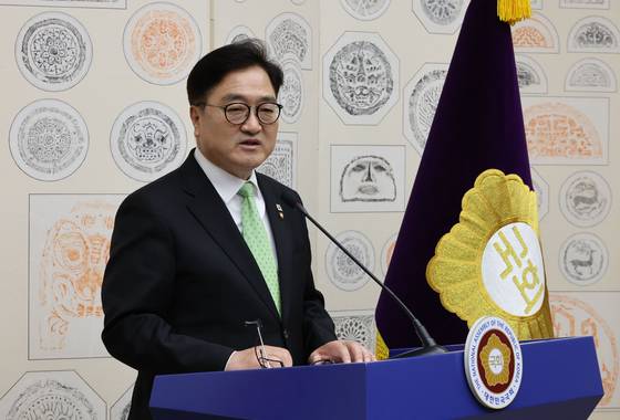 우원식 국회의장이 윤석열 전 대통령에 대한 헌재의 파면이 선고된 4일 서울 여의도 국회에서 대국민담화를 하고 있다. 〈사진=연합뉴스〉