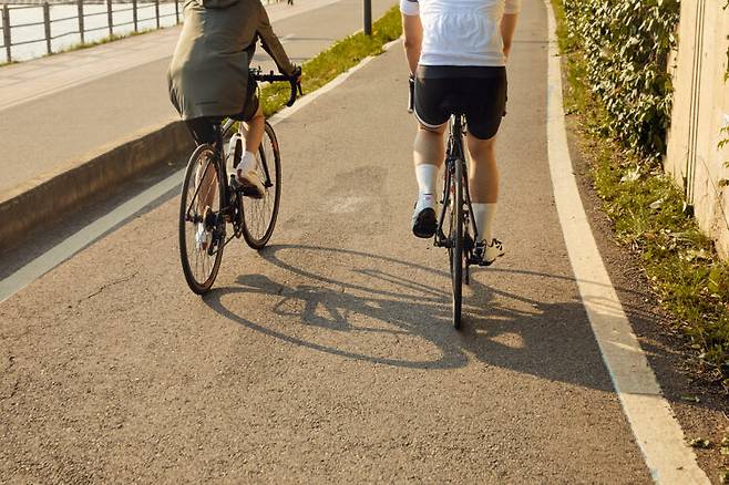 자전거 타기를 꾸준히 하는 사람들은 치매와 알츠하이머병에 걸릴 위험이 낮은 것으로 나타났다. [사진=클립아트코리아]