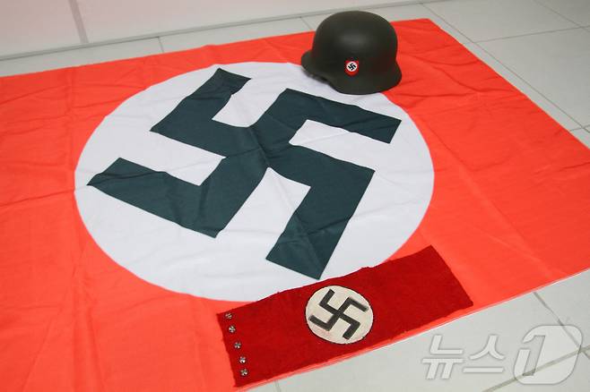 브라질 플로리아노폴리스에서 활동하는 네오나치 조직의 깃발. 2025. 06. 12 ⓒ 로이터=뉴스1 ⓒ News1 박우영 기자