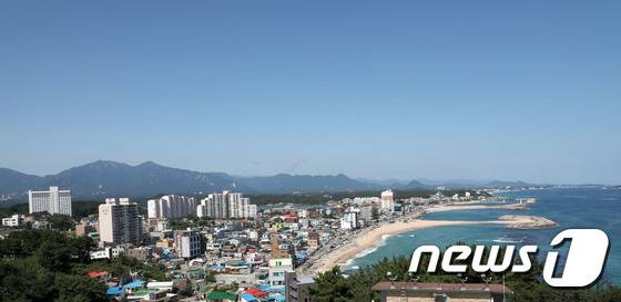 강원 속초시 등대전망대에서 바라본 전경. ⓒ News1