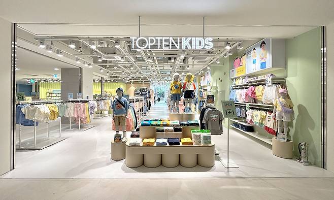 탑텐키즈 원그로브점 전경.(탑텐제공)