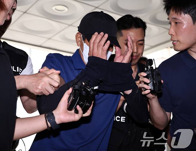 서울 숭례문 광장 인근 지하보도에서 청소노동자를 살해한 혐의를 받는 리 모 씨. 2024.8.4/뉴스1 ⓒ News1 구윤성 기자
