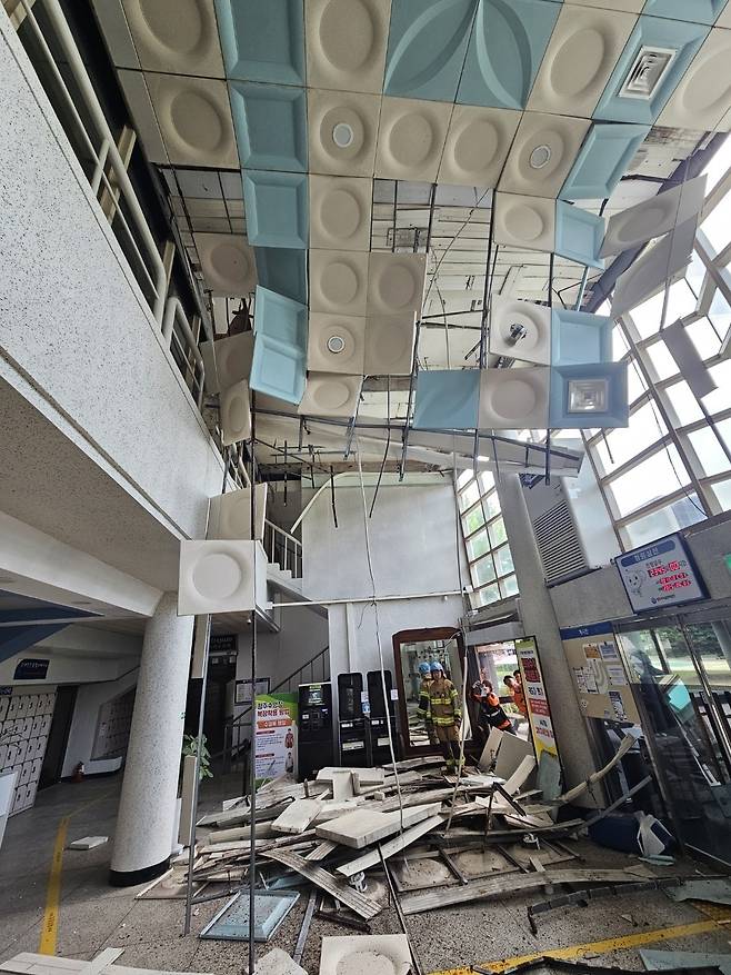 붕괴된 청주실내수영장(청주서부소방서 제공. 재판매 및 DB금지)/뉴스1