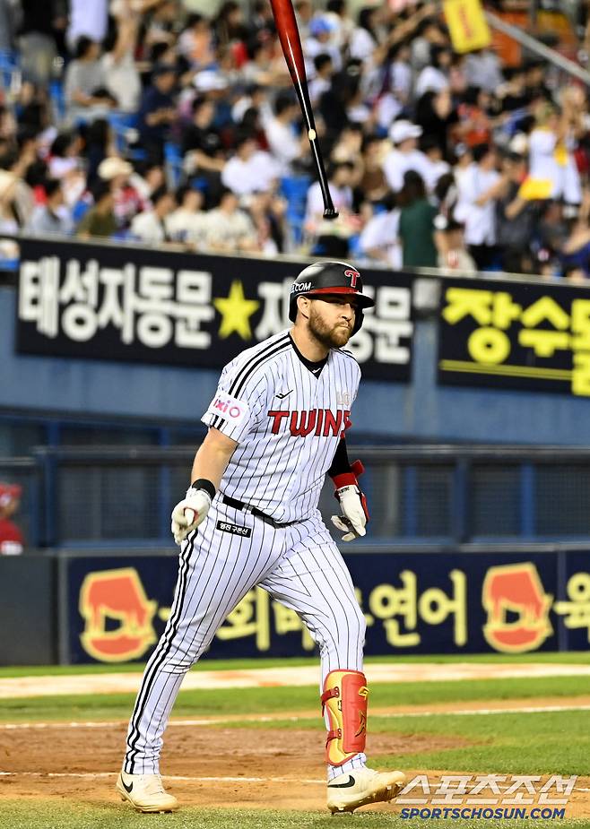 맞는 순간 홈런임을 알 정도로 총알 같은 타구, 폼 나는 '빠던'을 선보이며