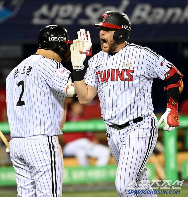 기다렸던 홈런포에 더 크게 포효하는 오스틴