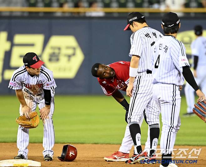 박해민과 이야기를 나누는 에레디아