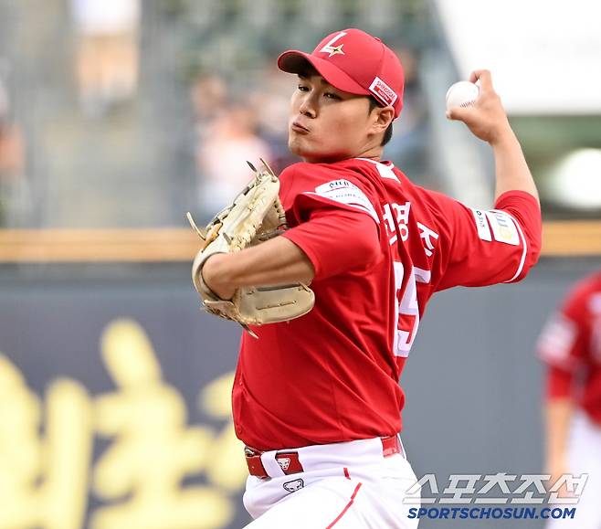 12일 잠실야구장에서 열린 SSG와 LG의 경기, SSG 선발투수 전영준이 역투하고 있다. 잠실=허상욱 기자wook@sportschosun.com/2025.06.12/