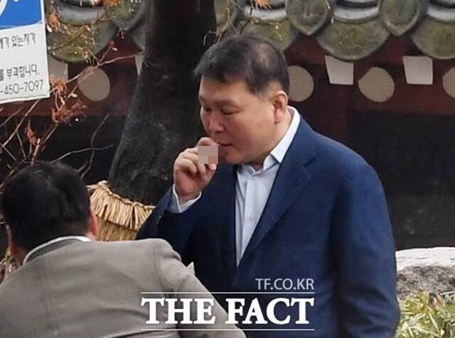 네이처리퍼블릭이 올해 1분기에도 매출과 영업이익 모두 전년 대비 감소한 것으로 나타났다. 사진은 올해 초 네이처리퍼블릭 대표이사 자리에서 내려온 창업주 정운호 회장. /더팩트 DB