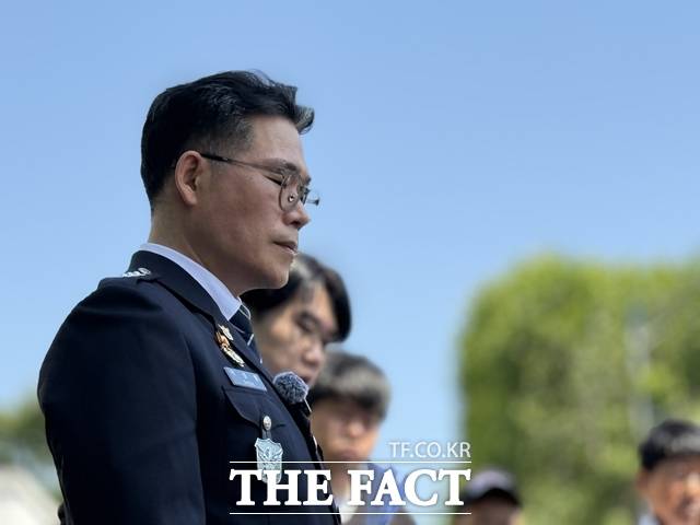 백 경정은 영등포경찰서 형사과장 재직 당시 인천국제공항으로 필로폰을 대량 밀반입한 다국적 마약조직과 인천세관 공무원들의 유착 의혹을 수사하던 중 서울경찰청 생활안전부장이던 조병노 경무관에게 전방위적 수사 외압을 받았다고 지난 2023년 10월 폭로했다. /정인지 기자