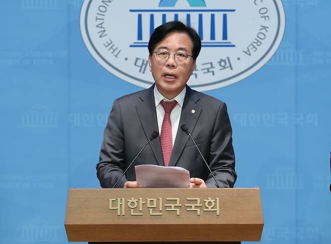 국민의힘 송언석 의원이 12일 오전 서울 여의도 국회 소통관에서 원내대표 출마 기자회견을 하고 있다. /남강호 기자
