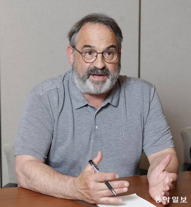 캐나다 담배 소송을 승소로 이끈 필리프 트뤼델 변호사는 10일 본보와의 인터뷰에서 “소송을 통해 담배회사가 은폐한 진실을 알리는 게 중요하다”고 말했다. 
변영욱 기자 cut@donga.com