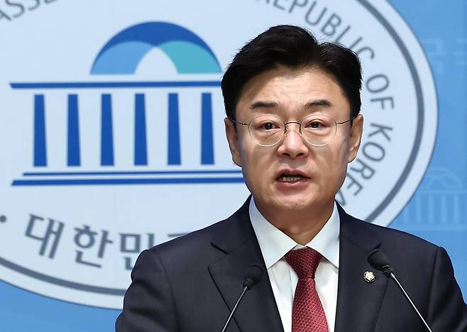 김성원 국민의힘 의원이 12일 오전 서울 여의도 국회 소통관에서 원내대표 출마 기자회견을 하고 있다. 2025.6.12/뉴스1