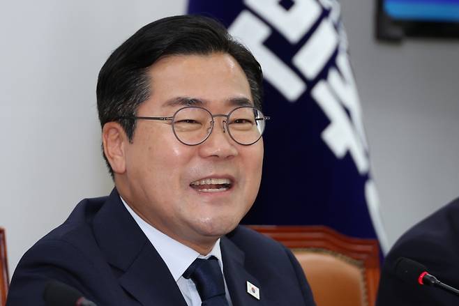 더불어민주당 박찬대 당 대표 직무대행 겸 원내대표가 12일 서울 여의도 국회에서 고별 기자회견을 하고 있다. 연합뉴스