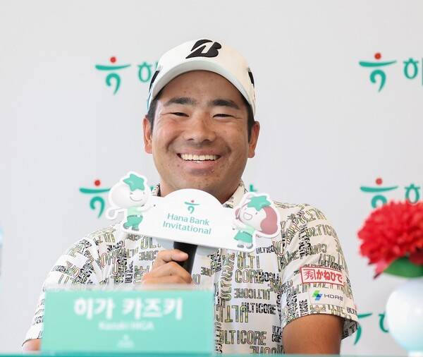 2025년 한국프로골프(KPGA) 투어와 일본프로골프투어(JGTO)가 공동 주관하는 하나은행 인비테이셔널에 출전하는 일본의 히가 카즈키가 공식 기자회견에 참석한 모습이다. 사진제공=KPGA