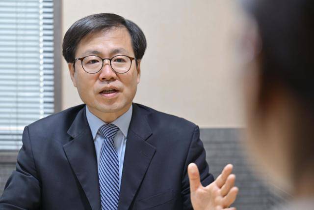 3월 31일 서울 강남구 토즈 역삼점에서 여한구 산업통상자원부 통상교섭본부장이 본보 인터뷰에 응하고 있다. 최주연 기자