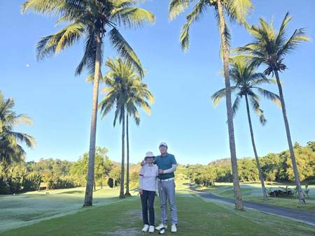 남편과 필리핀에서 골프 라운딩을 즐기는 장한나씨의 모습./사진=장한나씨 제공