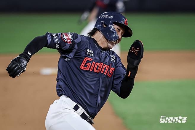 11일 수원 KT 위즈전 8회 초 레이예스의 안타가 나왔을 때 홈으로 쇄도하는 김동혁. 사진=롯데 자이언츠