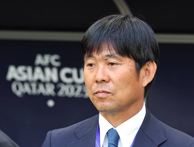 <yonhap photo-4514=""> 경기 시작 기다리는 하지메 감독 (도하=연합뉴스) 김도훈 기자 = 31일(현지시간) 카타르 도하 앗수마마 스타디움에서 열린 2023 아시아축구연맹(AFC) 아시안컵 16강전 바레인과 일본 경기. 일본 모리야스 하지메 감독이 경기 시작을 기다리고 있다. 2024.1.31 superdoo82@yna.co.kr/2024-01-31 20:42:22/ <저작권자 ⓒ 1980-2024 ㈜연합뉴스. 무단 전재 재배포 금지, AI 학습 및 활용 금지></yonhap>