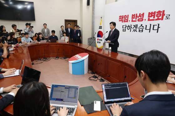 권성동 국민의힘 원내대표가 12일 오후 서울 여의도 국회에서 퇴임 기자회견을 하고 있다. 뉴스1