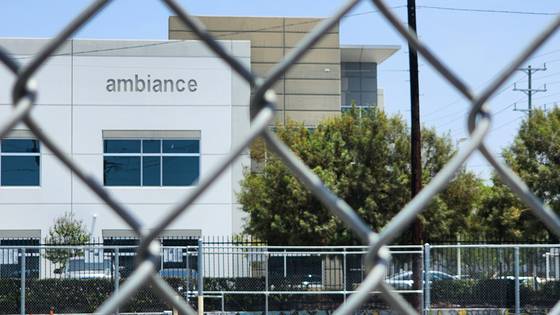 11일(현지시간) 미국 로스앤젤레스(LA) 패션 디스트릭트에 앰비언스 어패럴 본사. 이민세관단속국은 지난 6일 이곳에서 14명의 히스패닉 노동자를 체포했다. 로스앤젤레스=강태화 특파원