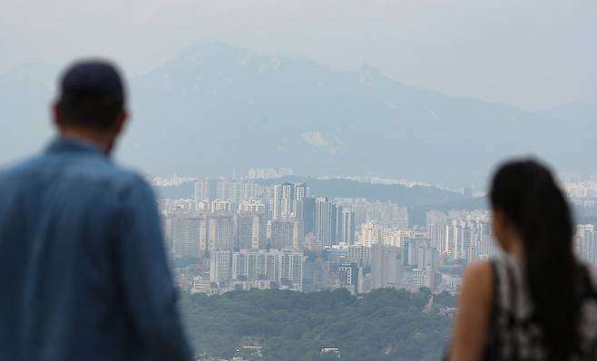 서울 남산에서 바라본 시내 아파트 단지 모습. 사진=연합뉴스