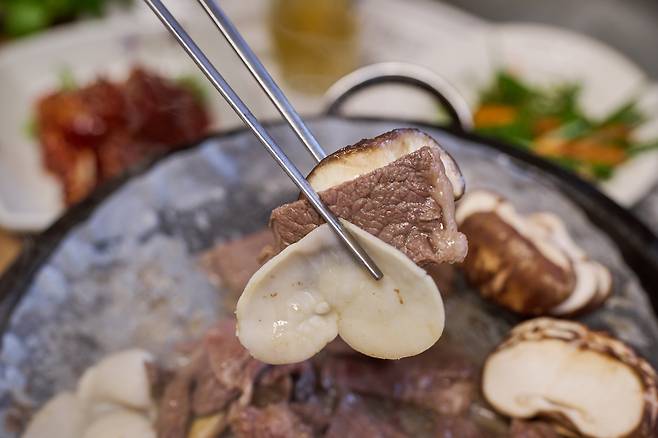 Jangheung samhap: a trio of hanwoo, or Korean beef, shiitake mushrooms and pen shell [JANGHEUNG COUNTY OFFICE]