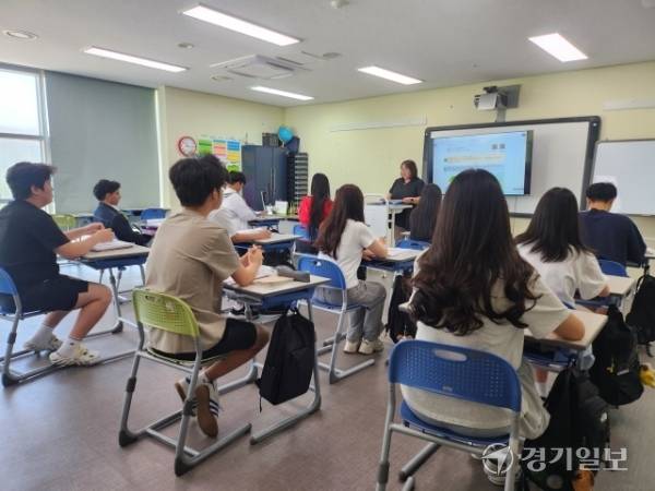 과학수업 모습. 박화선기자